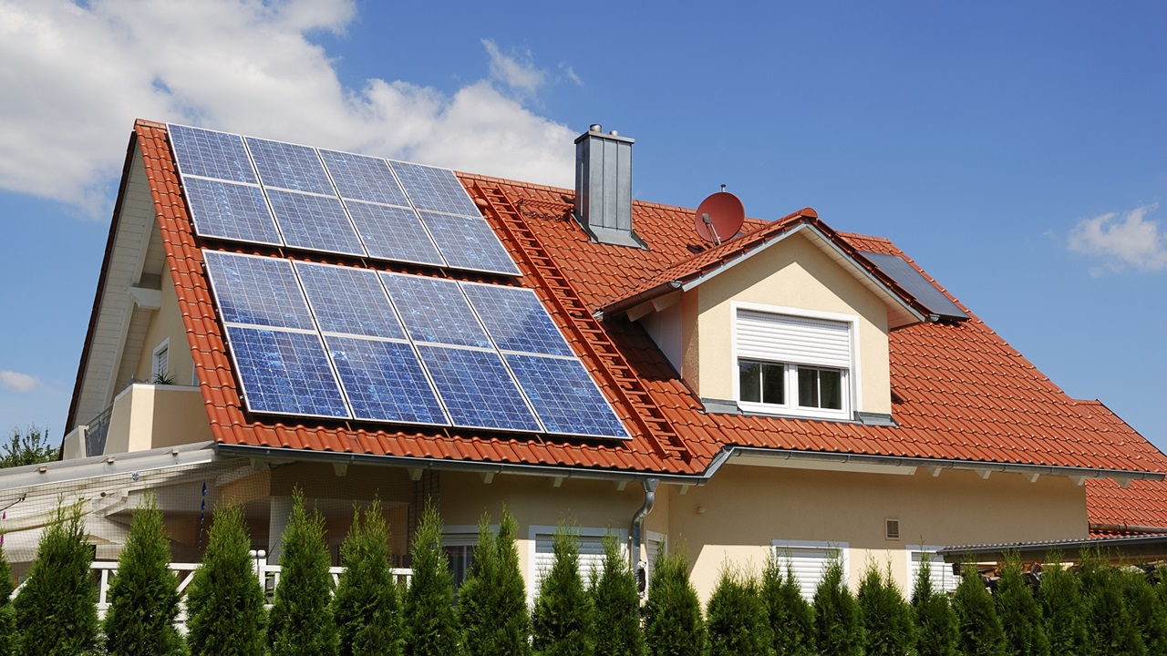 Fotovoltaika 2022: Cena investice, jak získat dotace, návratnost
