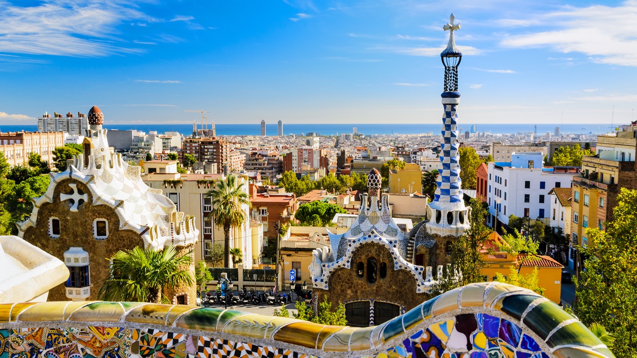 Cómo ahorrar viviendo en Barcelona | Dreamstime.com