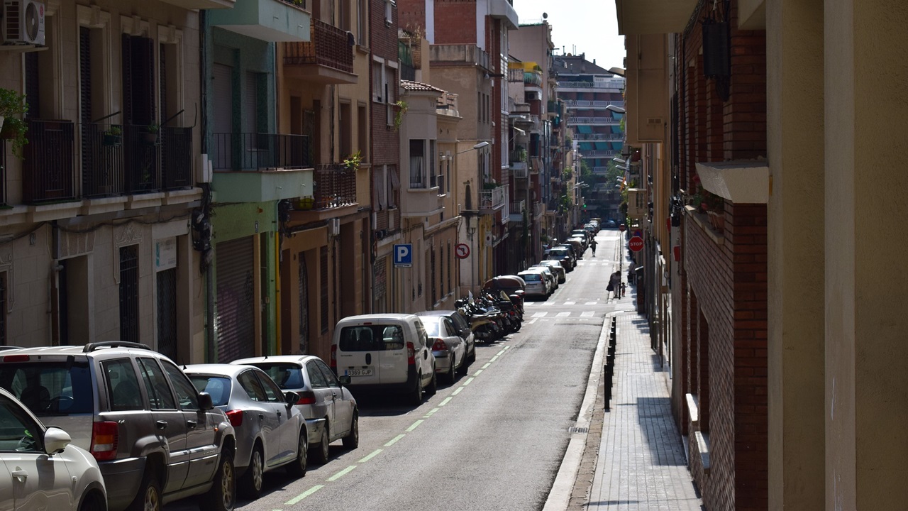 Parking en Barcelona 2023: Dónde aparcar gratis, tarifas para la zona azul y verde