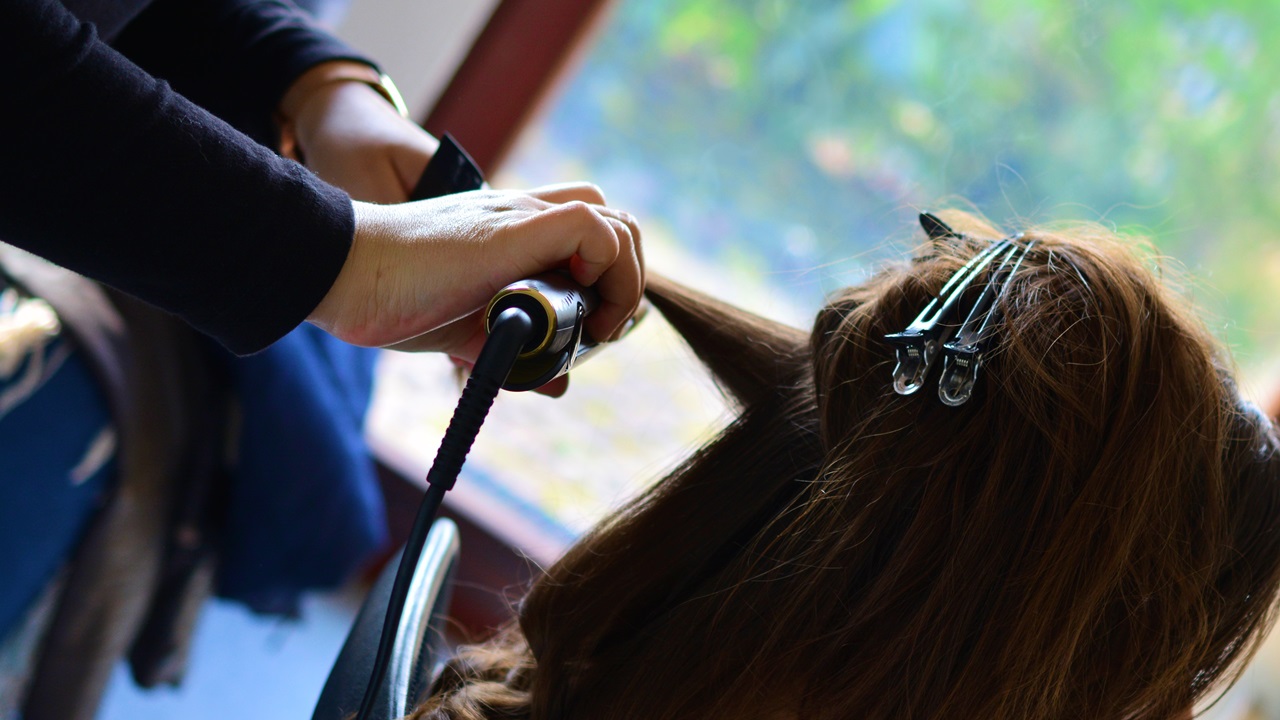 Qué utilizar antes de planchar el cabello | © Pixabay.com