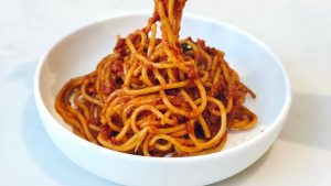 10 consigli degli esperti per cucinare una pasta alla bolognese perfetta