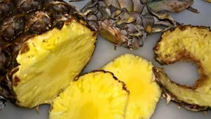 Ako ošúpať ananás