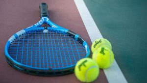 How to Choose the Right Tennis Racket: A Comprehensive Guide