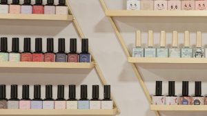 How to Choose the Right Nail Salon: 10 Essential Tips