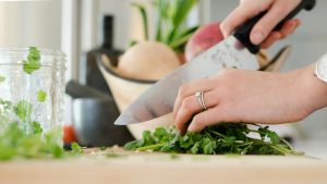 How to Choose the Right Kitchen Knives: A Comprehensive Guide