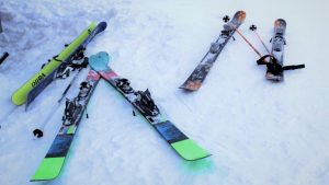 How to Choose Downhill Skis: 10 Tips for Finding the Perfect Pair